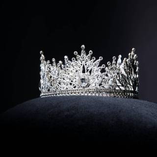 Crystal crown wallpaper