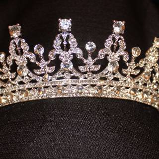 Crystal crown wallpaper