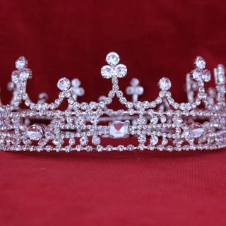 Crystal crown wallpaper