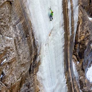 Ice climbing wallpaper