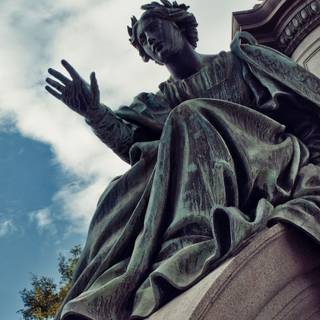 Statue iPhone wallpaper