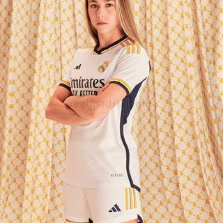 Athenea del Castillo wallpaper