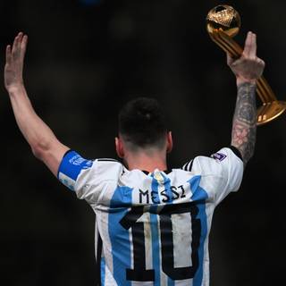 Messi golden ball wallpaper