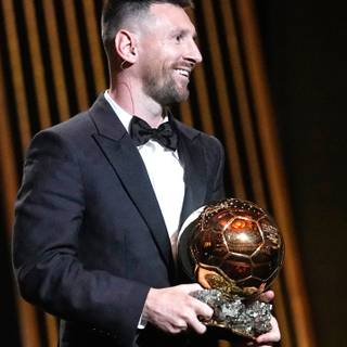 Messi golden ball wallpaper