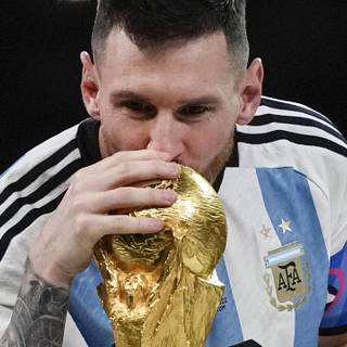 Messi golden ball wallpaper