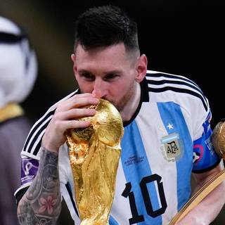 Messi golden ball wallpaper