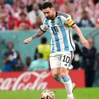 Messi golden ball wallpaper