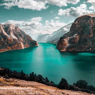 Mountain laptop wallpaper