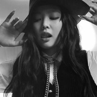 Jennie Kim dark wallpaper