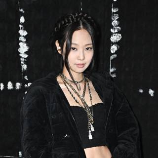 Jennie Kim dark wallpaper