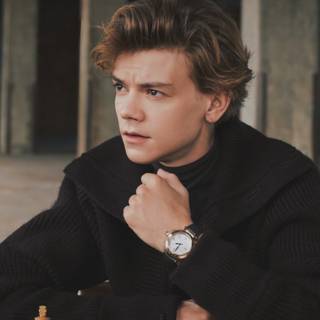 Thomas Brodie Sangster aesthetic wallpaper