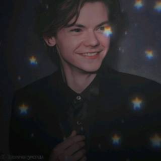 Thomas Brodie Sangster aesthetic wallpaper