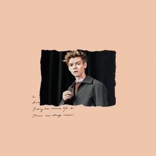 Thomas Brodie Sangster aesthetic wallpaper