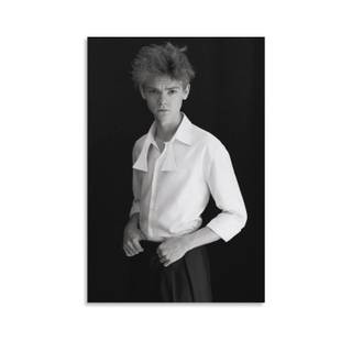 Thomas Brodie Sangster aesthetic wallpaper