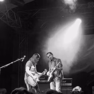 Mor ve ötesi wallpaper