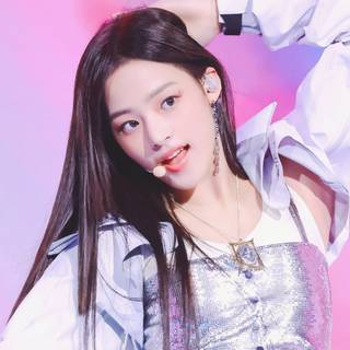 Minji NewJeans wallpaper