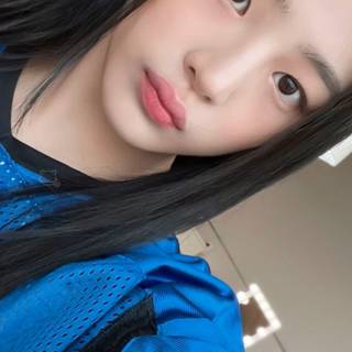 Minji NewJeans wallpaper