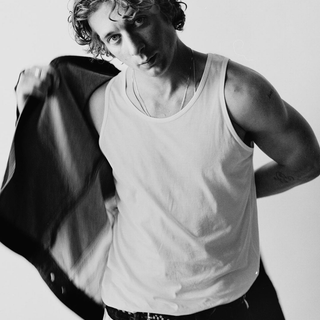 Jeremy Allen White wallpaper