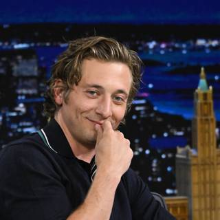 Jeremy Allen White wallpaper