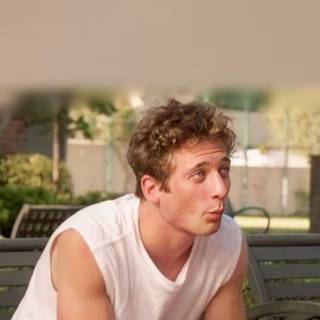 Jeremy Allen White wallpaper