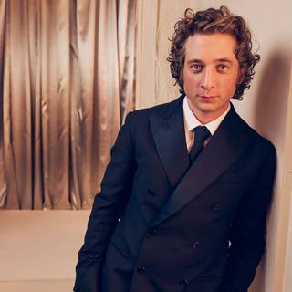 Jeremy Allen White wallpaper