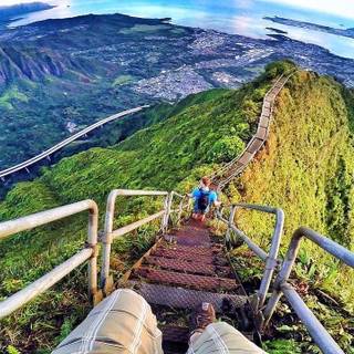 Mountain edge wallpaper