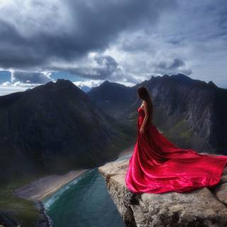 Mountain edge wallpaper