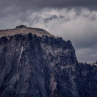 Mountain edge wallpaper