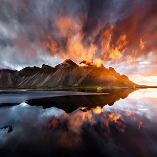 Mountain edge wallpaper