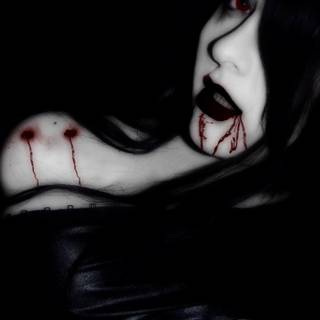 Vampiress wallpaper