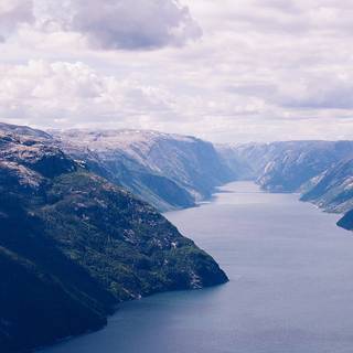 iPhone bright wallpaper