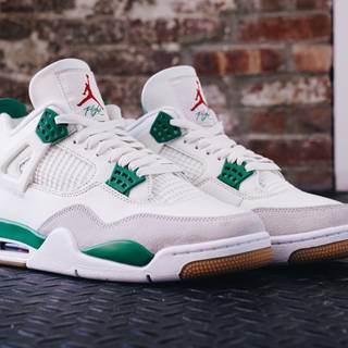 Metallic Jordan 4 desktop wallpaper