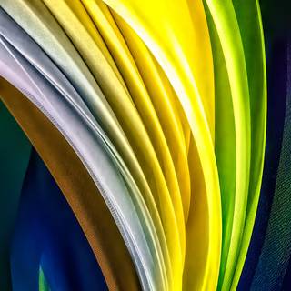 iPhone SE yellow wallpaper