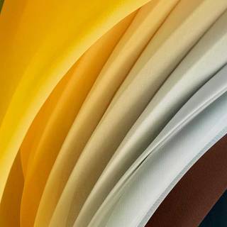 iPhone SE yellow wallpaper