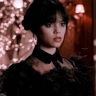 Jenna Ortega iPhone 4k wallpaper