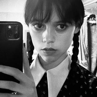 Jenna Ortega iPhone 4k wallpaper