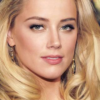 Amber Heard iPhone wallpaper