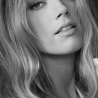 Amber Heard iPhone wallpaper