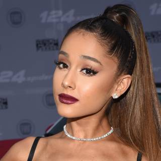 Ariana Grande 2024 wallpaper