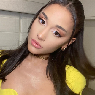 Ariana Grande 2024 wallpaper