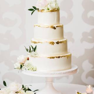 White cake wallpaper