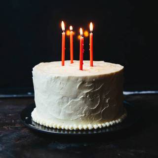 White cake wallpaper