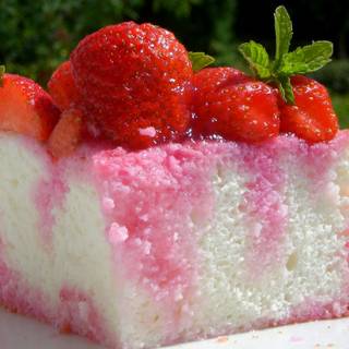 White cake wallpaper