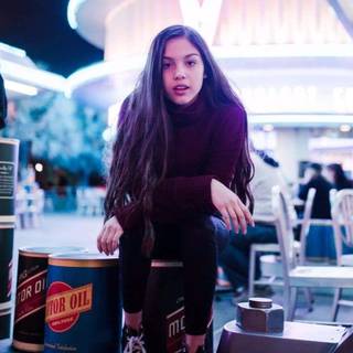 Olivia Rodrigo phone wallpaper