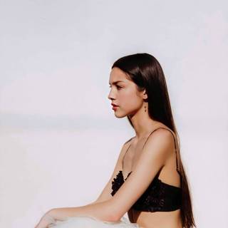 Olivia Rodrigo phone wallpaper