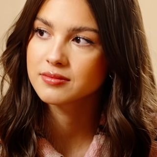 Olivia Rodrigo phone wallpaper