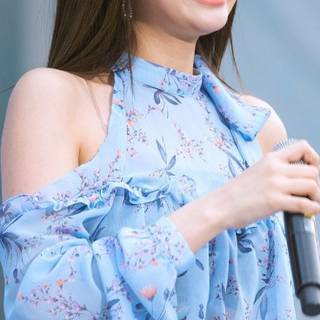 Blue Jennie wallpaper