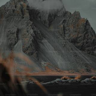 Night mountain phone wallpaper