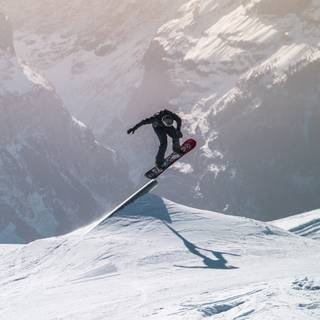 Snowboarding iPhone wallpaper