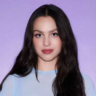 Olivia Rodrigo computer wallpaper